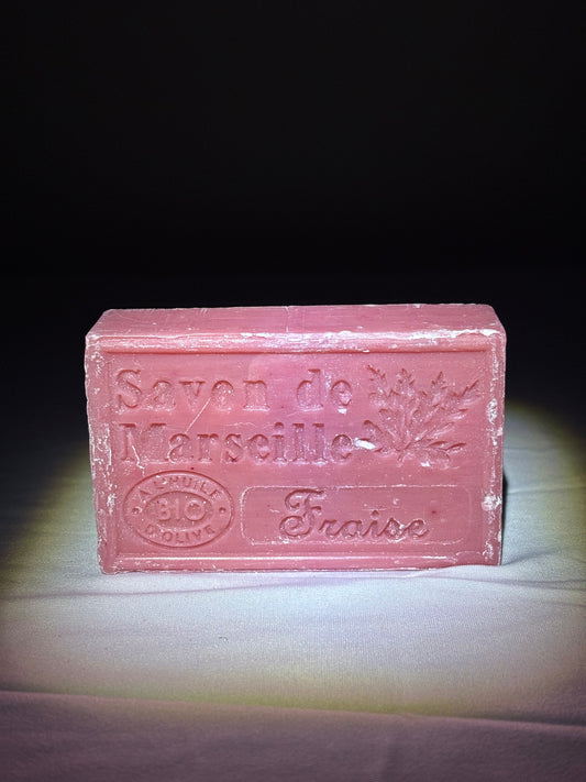 Savon de Marseille à l’Huile d’Olive – Parfum Fraise
